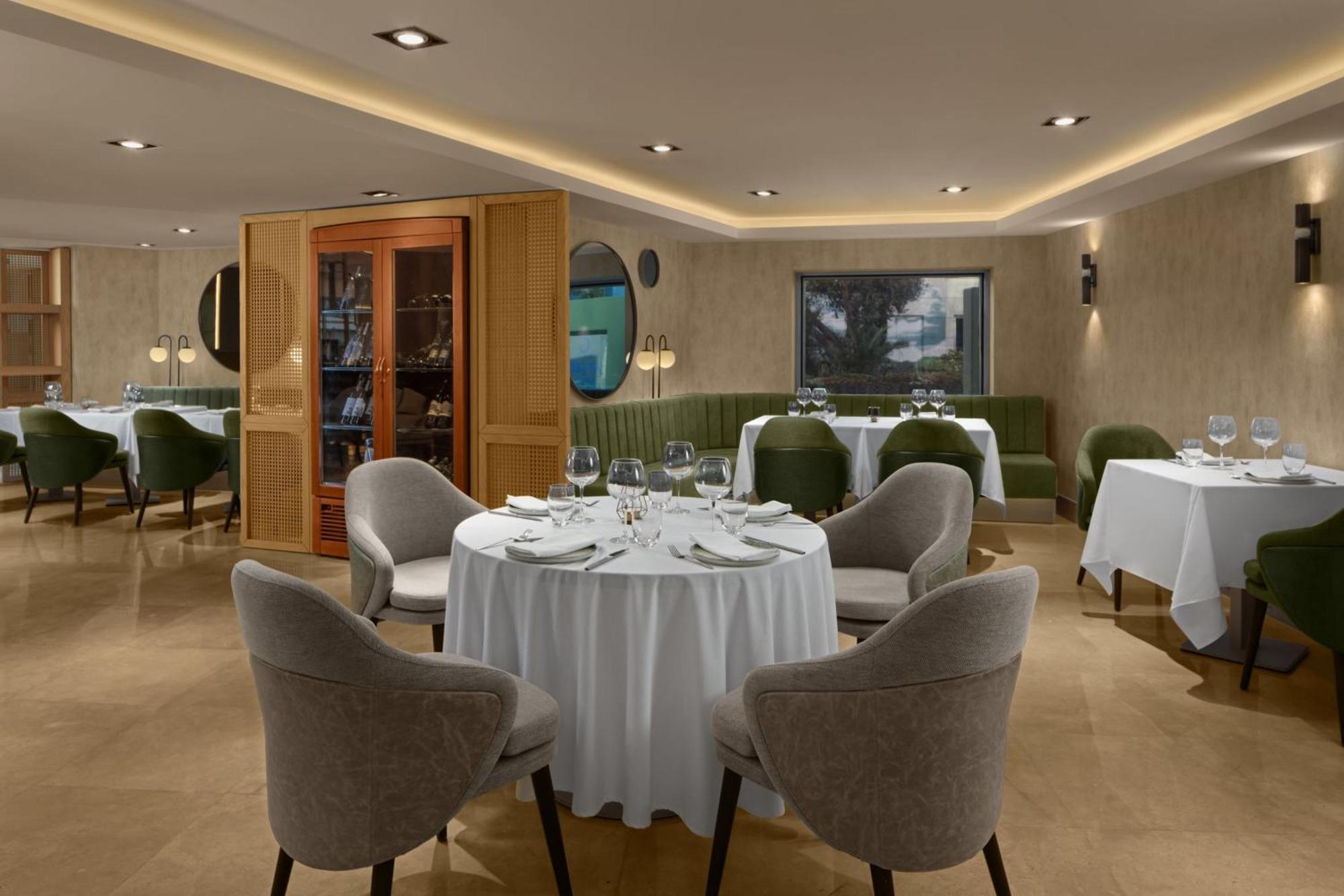 Delta Hotels By Marriott Istanbul West Exterior photo