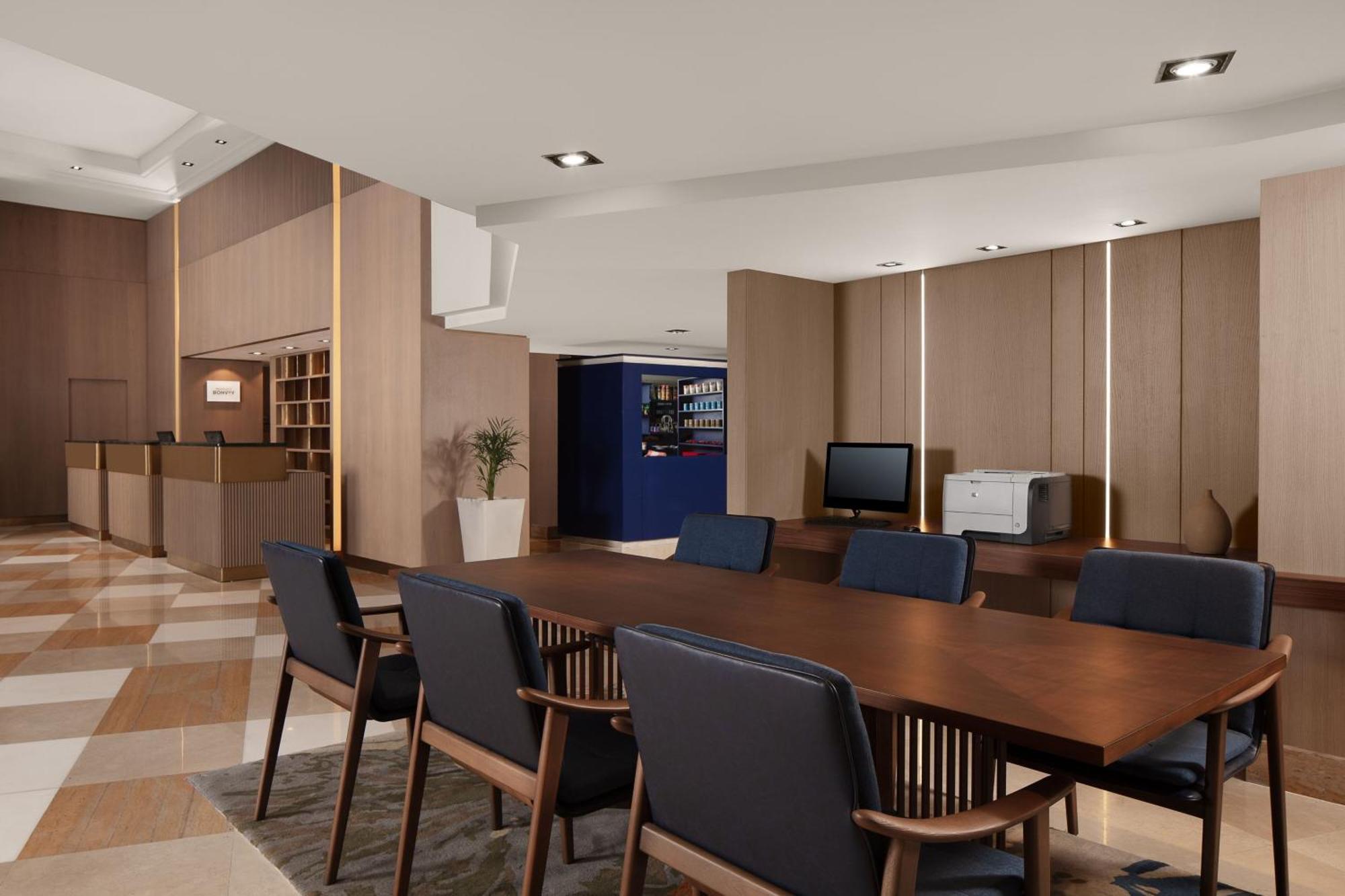 Delta Hotels By Marriott Istanbul West Exterior photo