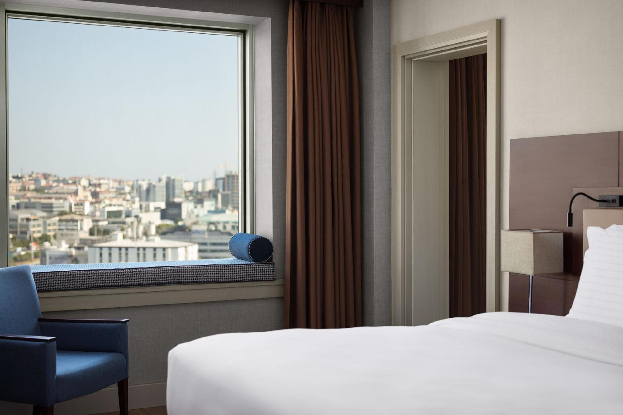 Delta Hotels By Marriott Istanbul West Exterior photo