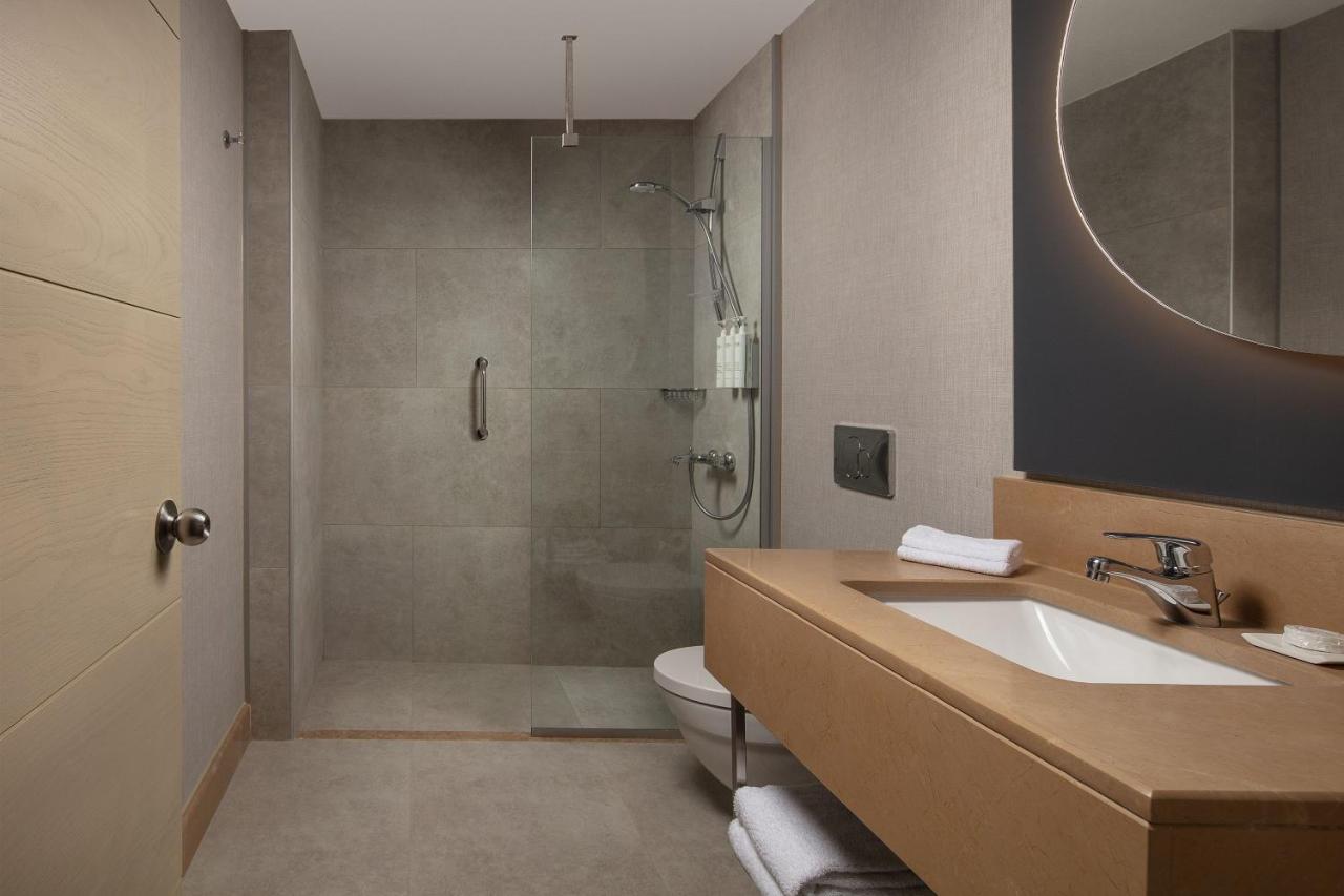 Delta Hotels By Marriott Istanbul West Exterior photo